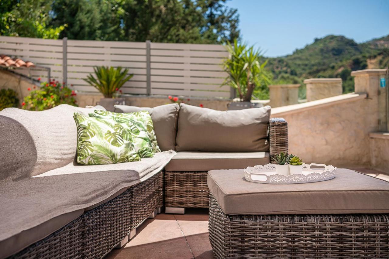 Verekinthos Villas - Pool, Hot Tub, Bbq, Kids Playground, Stunning Mountain Views Yerolakkos Екстер'єр фото
