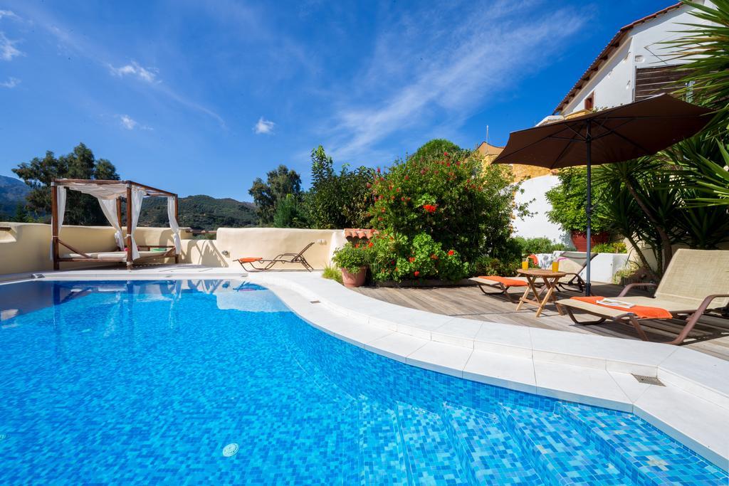 Verekinthos Villas - Pool, Hot Tub, Bbq, Kids Playground, Stunning Mountain Views Yerolakkos Екстер'єр фото